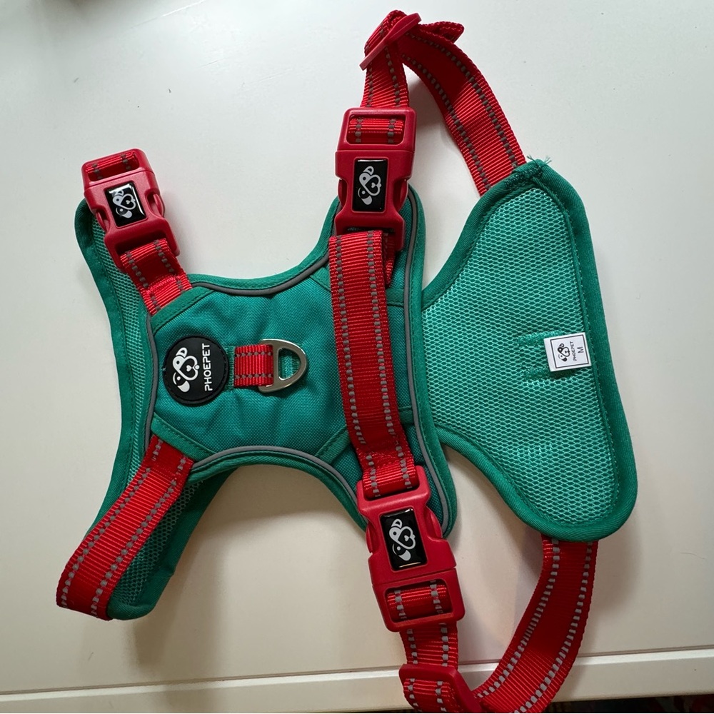 Dog Harness size medium.